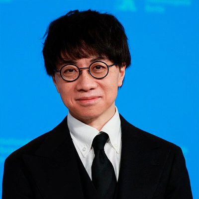 Makoto Shinkai, director de la aclamada película Suzume, hablando sobre su proceso creativo y visión artística.